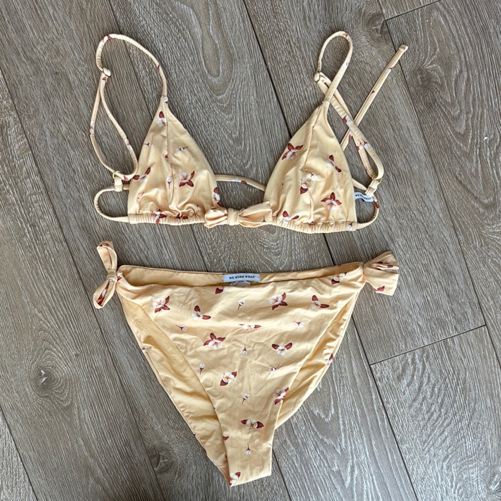WeWoreWhat Floral Print Yellow Bikini Set - size Small. NWOT